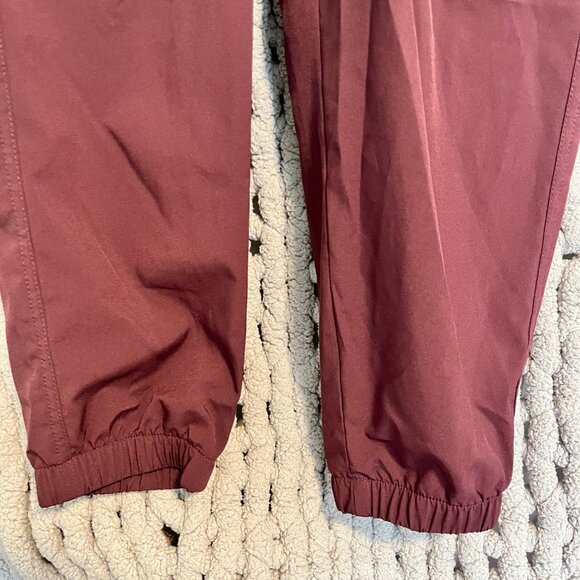Old Navy StretchTech Maroon Cargo Style Joggers – Size Small - Picture 5 of 11